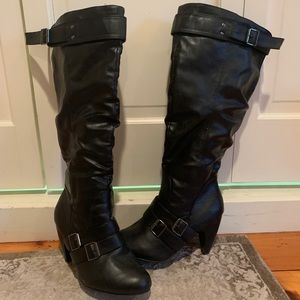 Fashion boots gently used